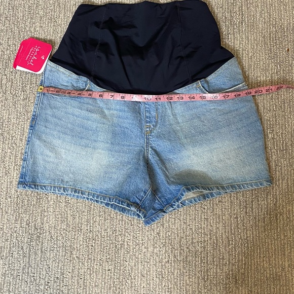 Isabel Maternity Crossover Panel Lightwash Denim Short (size 10, 12, and 14) - Picture 3 of 8